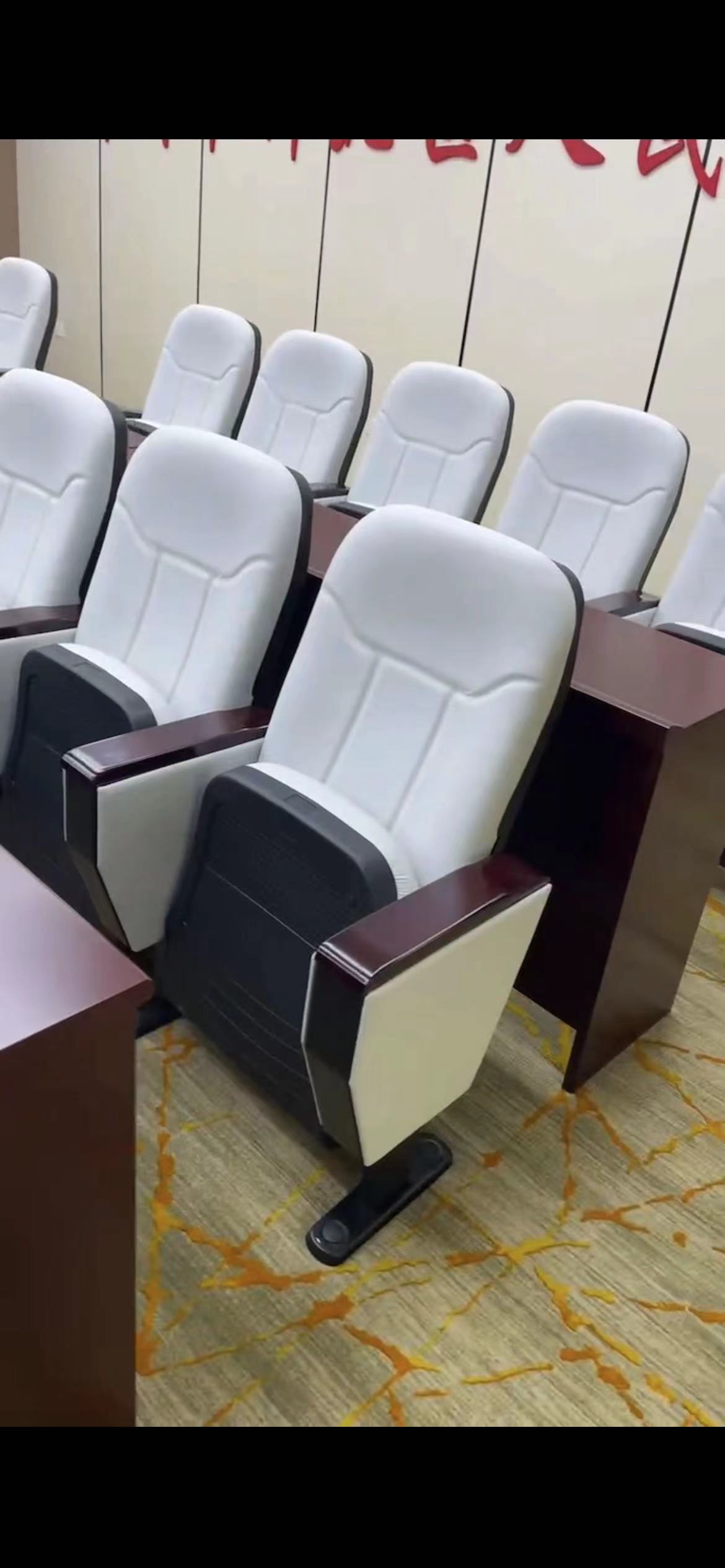礼堂椅