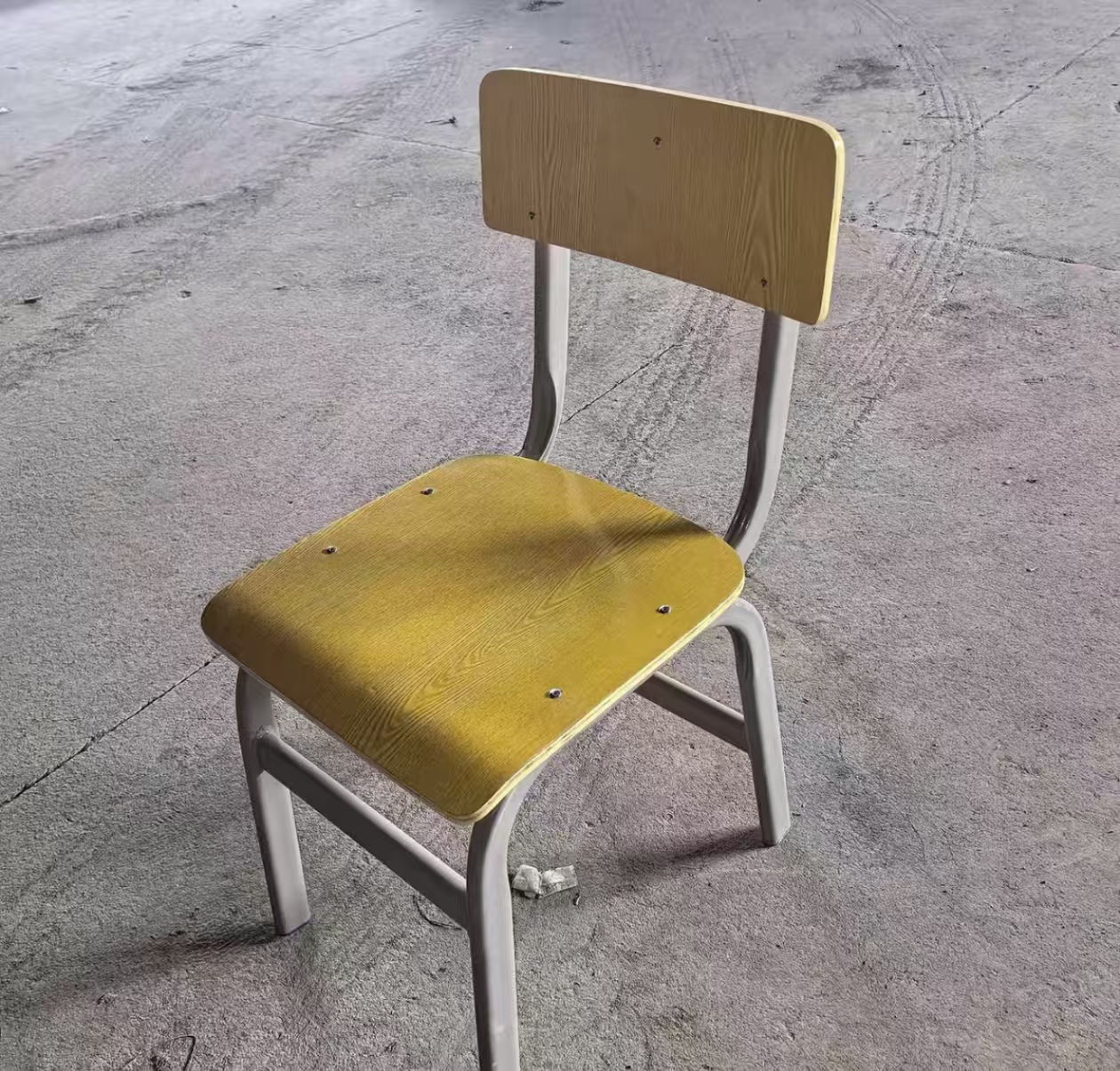 学生课桌椅