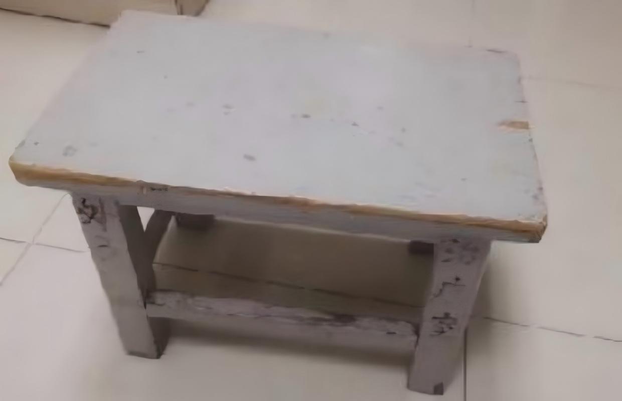 凳子